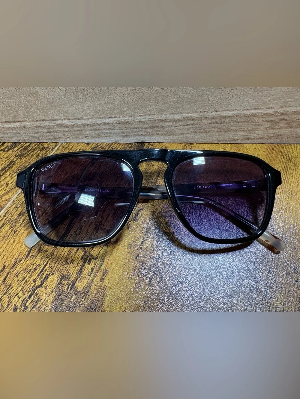 WMP Modern Aviator Sunglasses with Gradient Purple Lenses